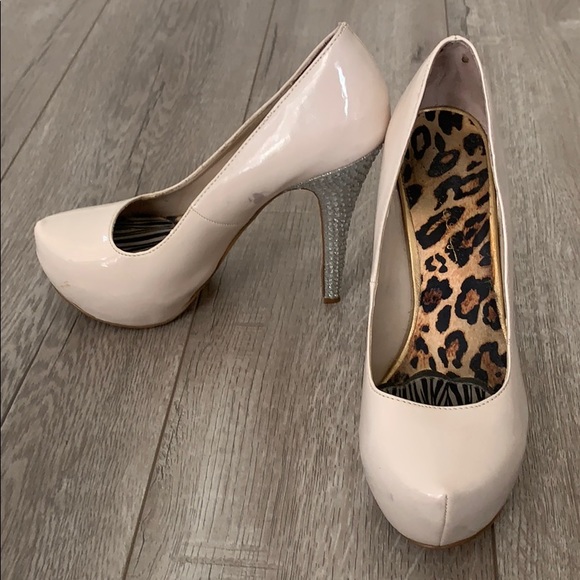 Shoe Dazzle Shoes - Shoe dazzle cream and rhinestone heels size 6.5